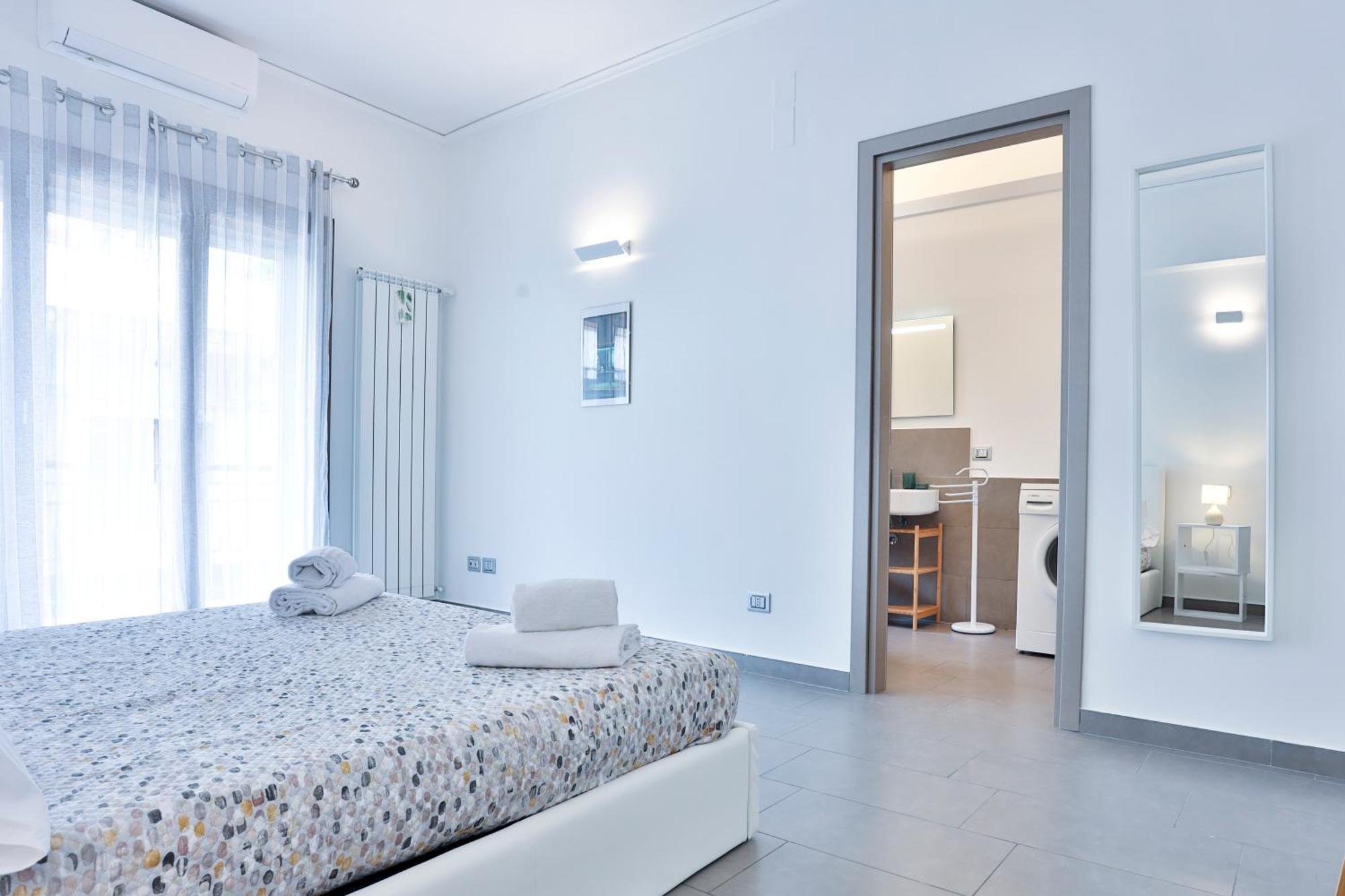 Casa Chiara - Materdei & Salvator Rosa Metro Apartment Naples